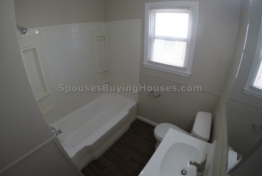we buy houses fast Indianapolis full bath